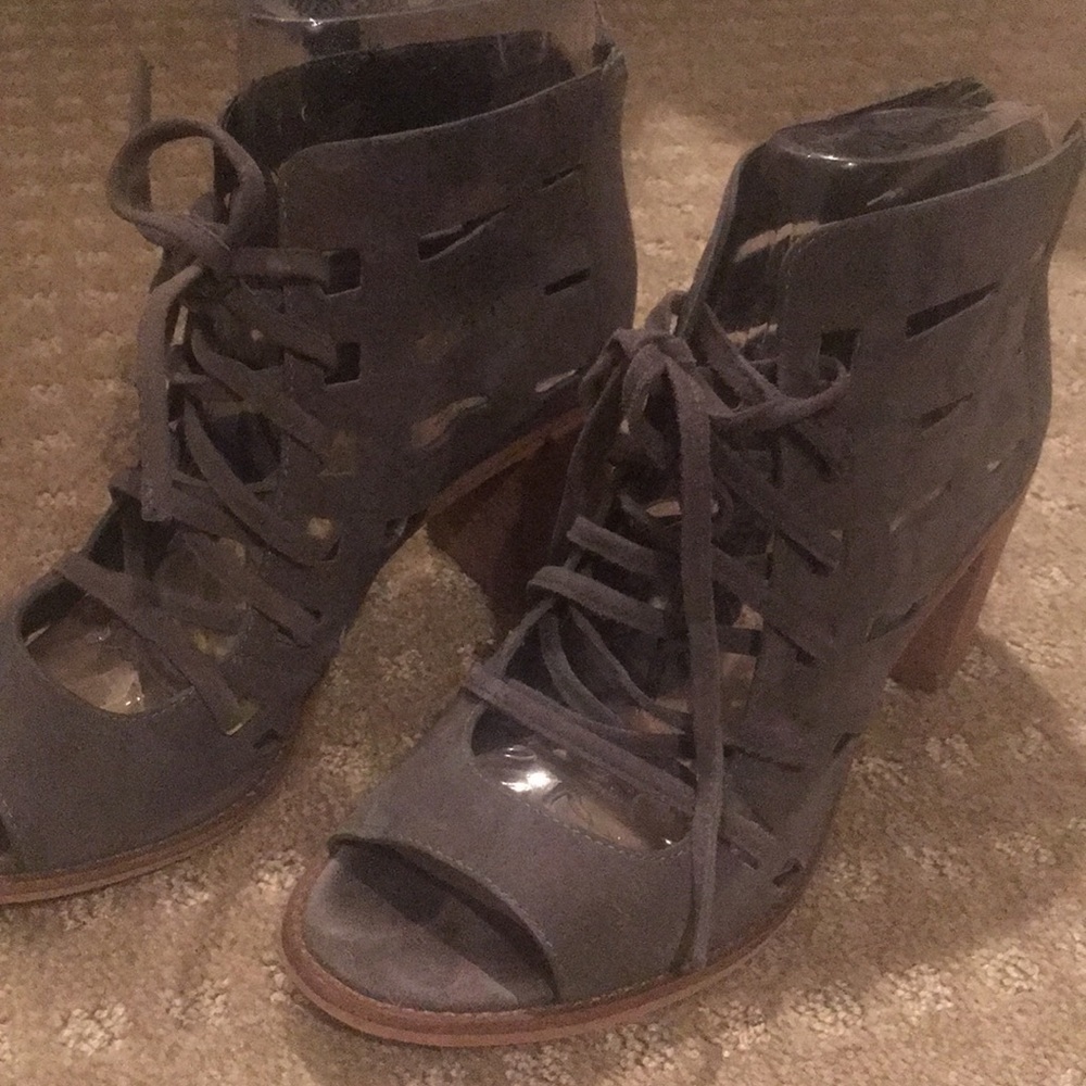 Vince Camuto Graystone Suede shoes 7.5